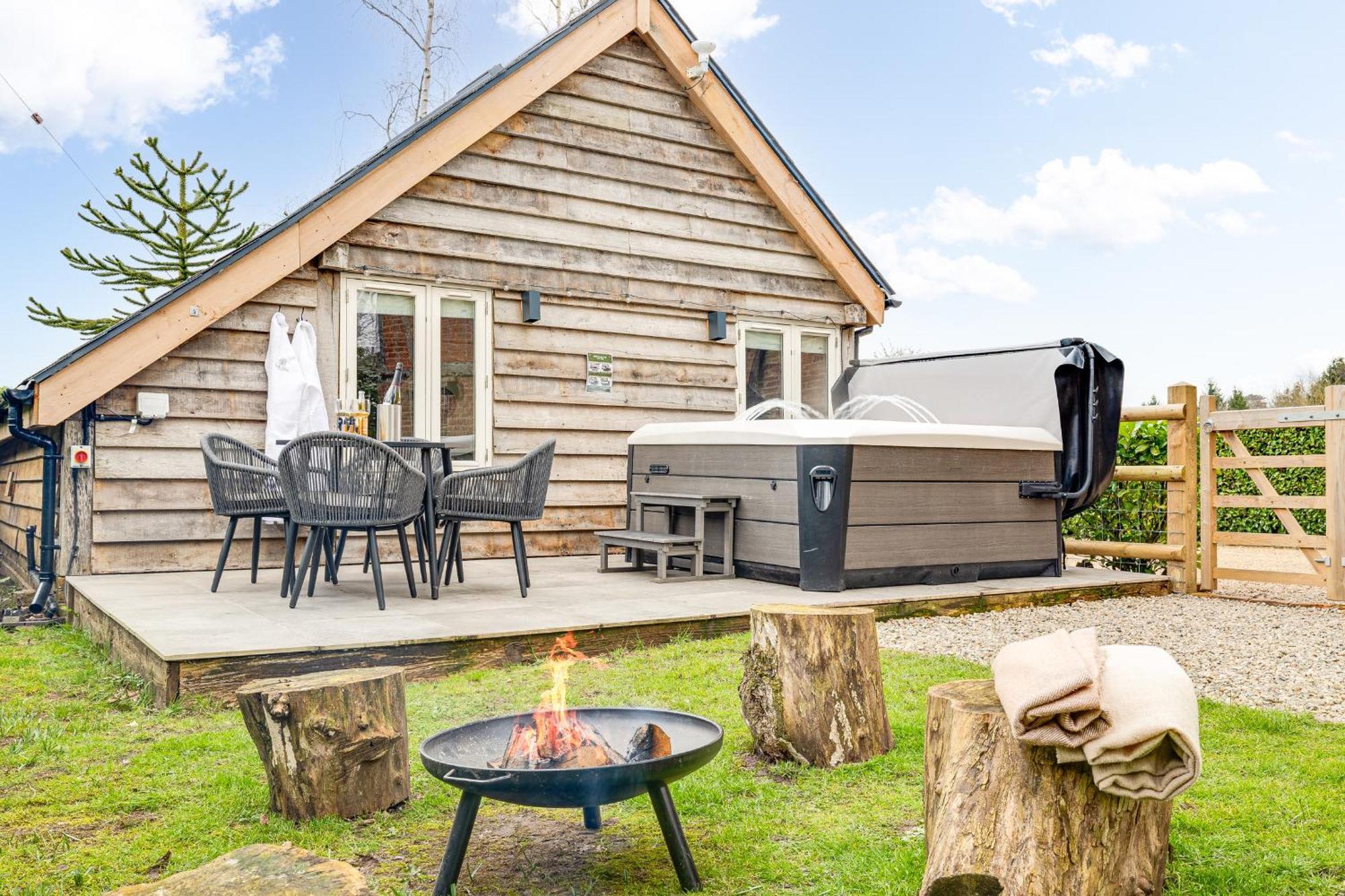 Villa Oak Tree Hideaway Whitchurch  Exterior foto