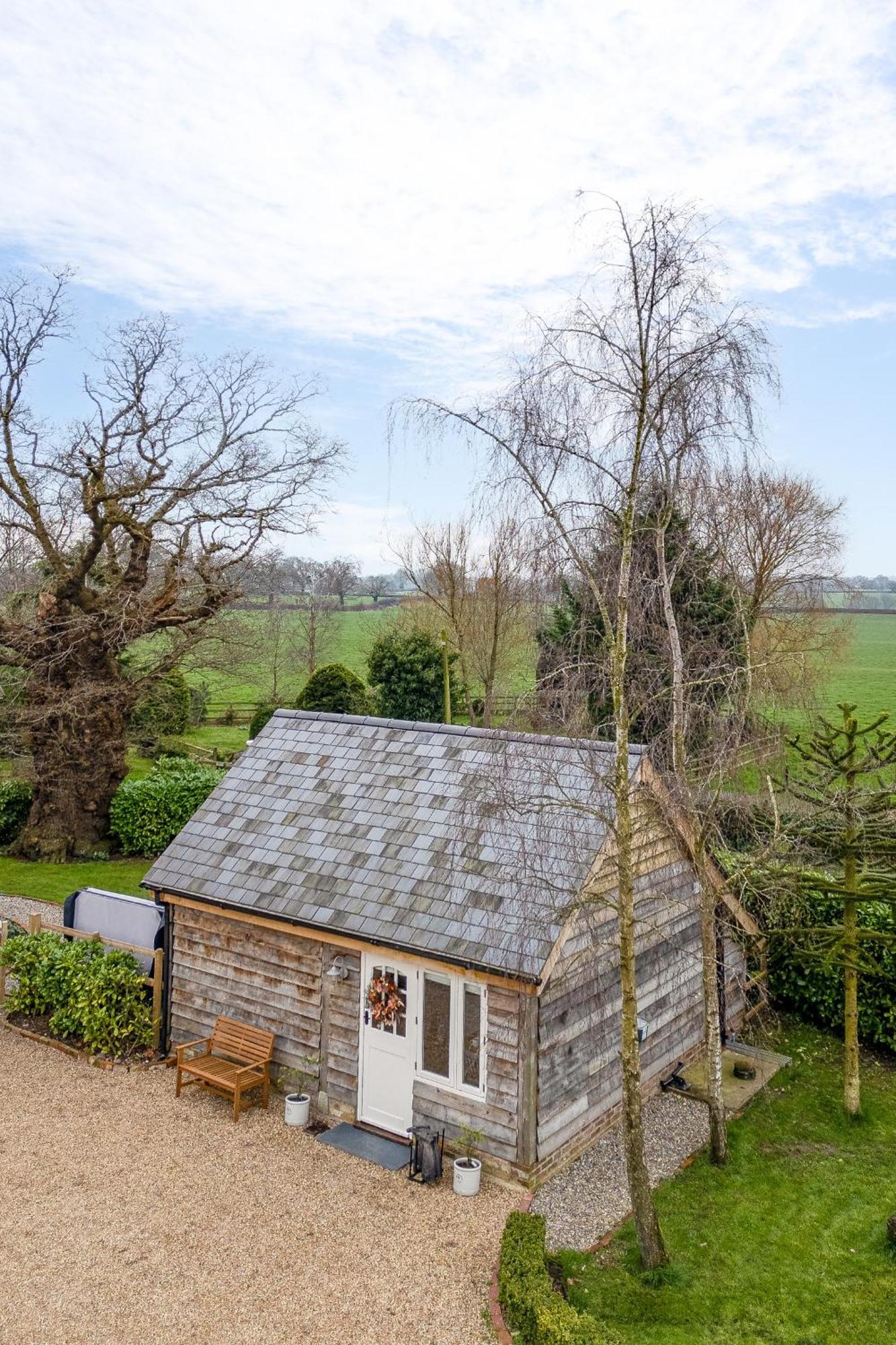 Villa Oak Tree Hideaway Whitchurch  Exterior foto